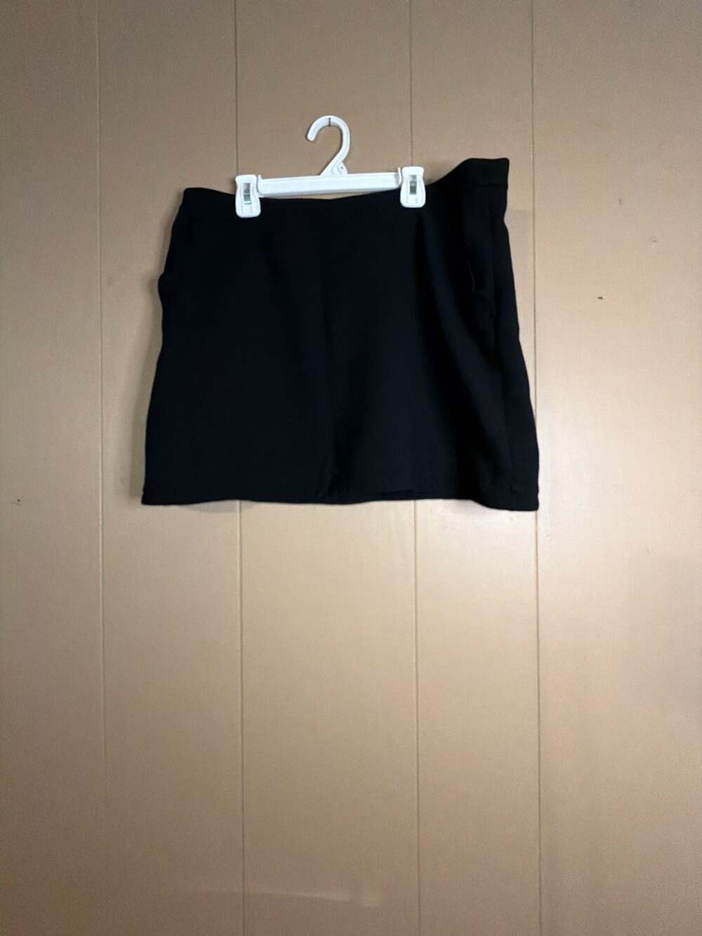 Banana Republic Petite Size 12 Black Scalloped Trim Mini Skirt